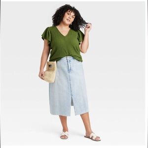 NWT - Universal Thread Women’s Denim Skirt size - 20.